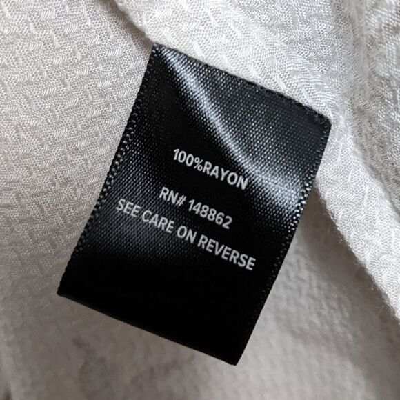 TORRID Ivory Floral Textured Rayon Cold Shoulder Babydoll Top 1X - Picture 8 of 9